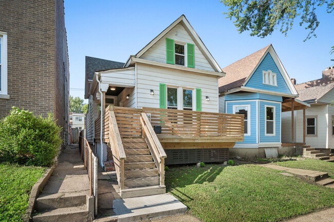 Front - 4160 Juniata St