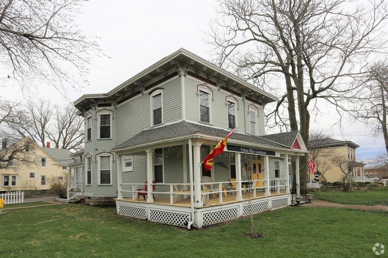 Building Photo - Pelton Place Guest House