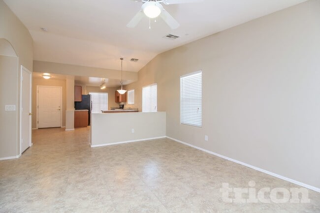 Foto del edificio - 45310 W Norris Rd