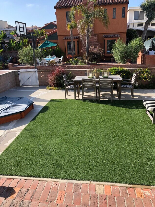 Patio - Previous tenant furniture - 40 5th St