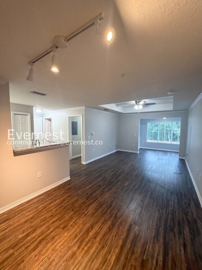 Foto del edificio - 18001 Richmond Pl Dr