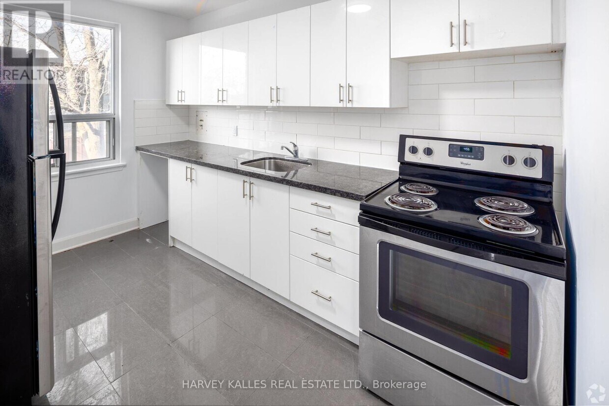Photo principale - 4-204 Greentree Ct