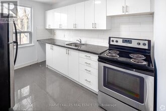 Building Photo - 4-204 Greentree Ct