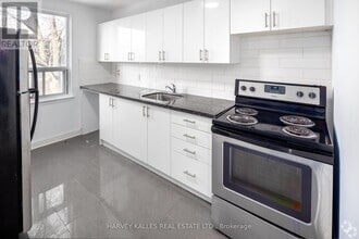 Building Photo - 4-204 Greentree Ct