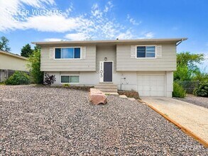 Building Photo - 1105 Mt View Ln