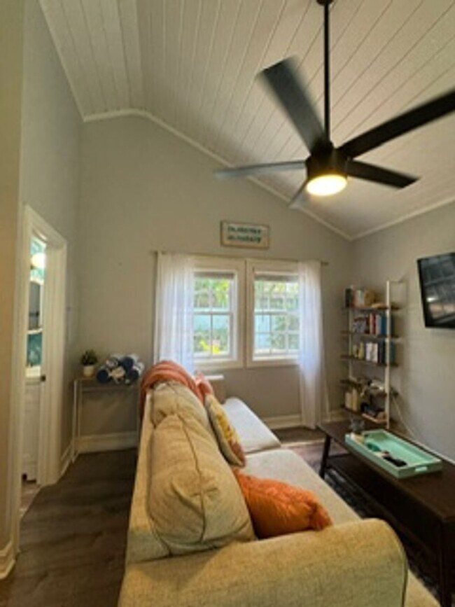 Foto del edificio - Old Town Cottage Ready for Move In!