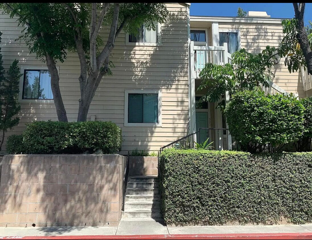 4900 N Grand Ave Unit 301, Covina, CA 91724 Condo for Rent in Covina