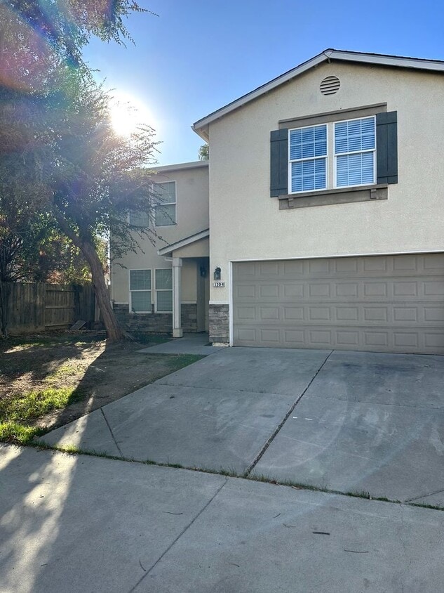 Available Now! Newly Renovated! 2story 3... House Rental in Merced