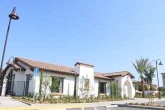 Building Photo - 30436 Town Square Dr