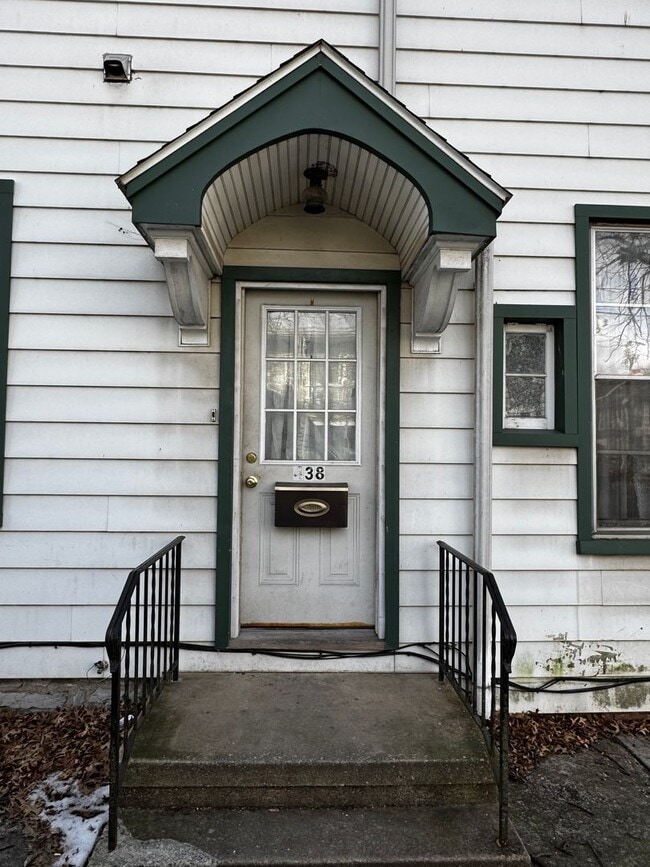 Building Photo - 302-304 S 5th St