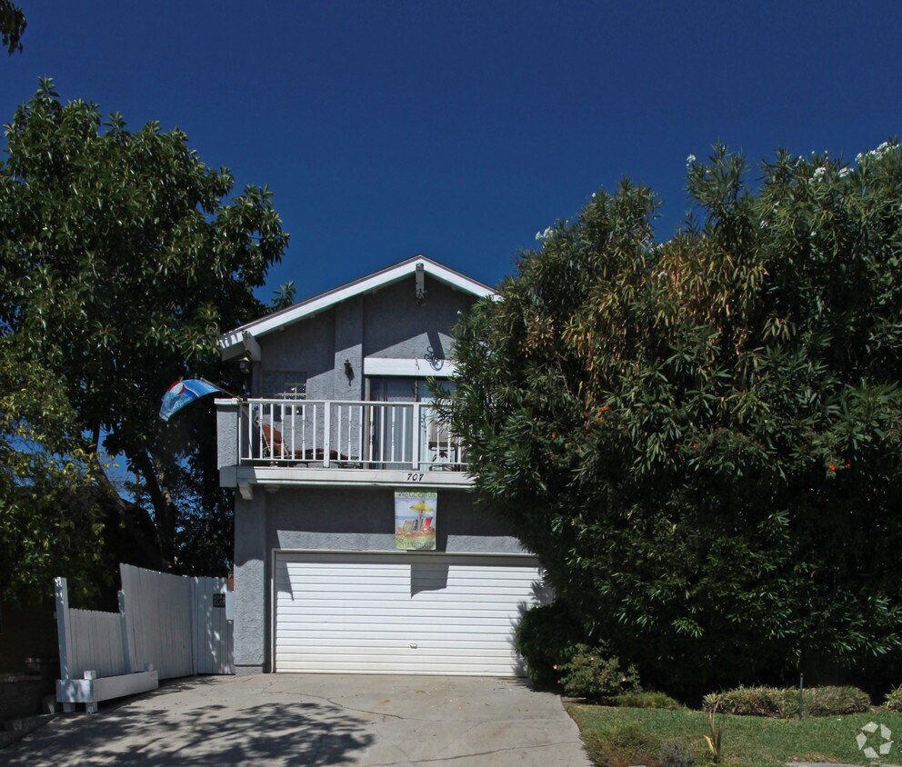 Foto del edificio - 707 E Cypress Ave