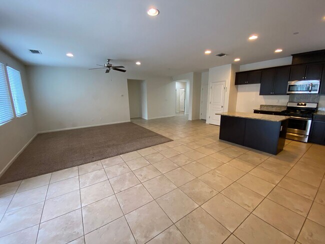 Building Photo - Beautiful Home in NW Visalia Rent Ready!