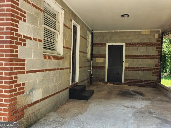 Foto del edificio - 1615 Sheffield Dr