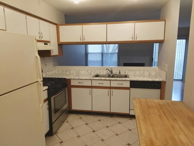 Building Photo - 1341 Coldspring Rd