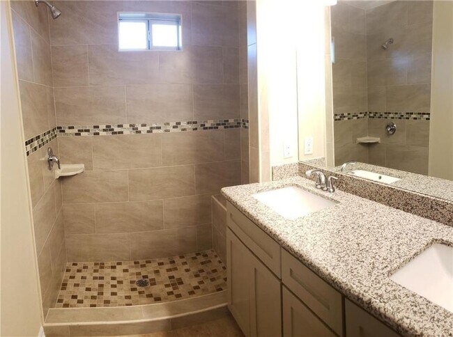 Building Photo - 507 Paul St