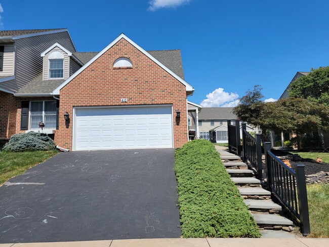 Building Photo - 40 Spring Hill Ln