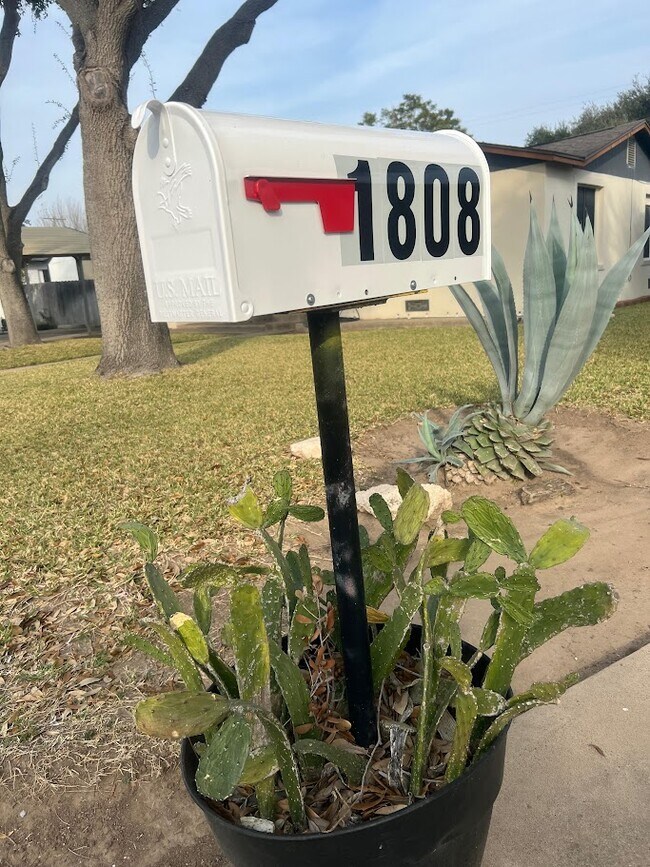 Foto del edificio - 1808 N Broadway St