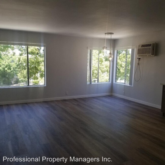 Foto del edificio - 544 N Hayworth Ave