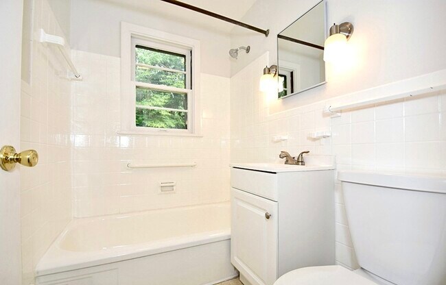 Foto del edificio - 3816 Westview Ave NW