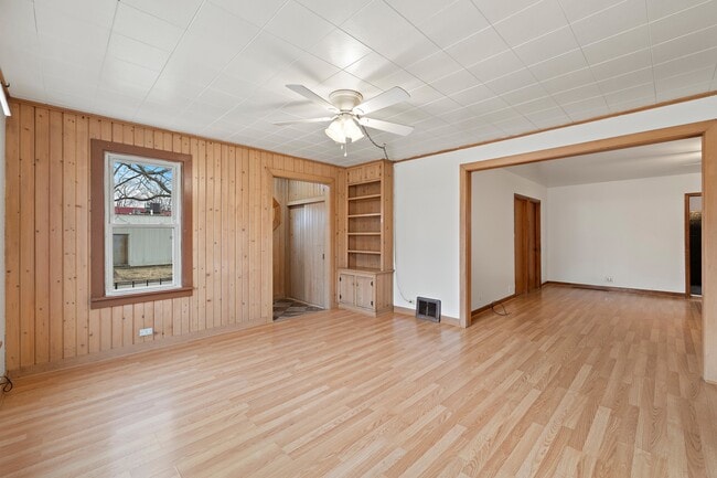 Building Photo - 25 E Chestnut Ave