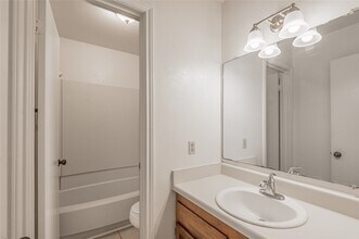 Building Photo - 2404 Sycamore Ave