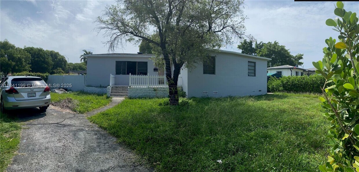Foto principal - 2401 SW 84th Ave