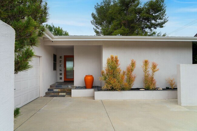 Foto del edificio - Updated Mid Century Home in Rancho Palos V...