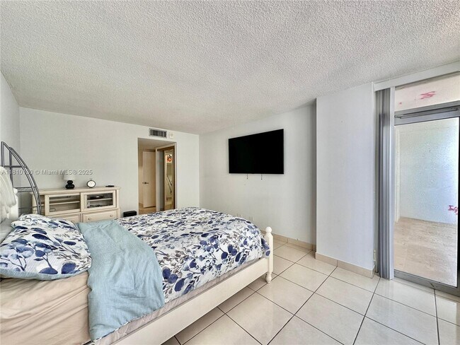 Foto del edificio - 6039 Collins Ave