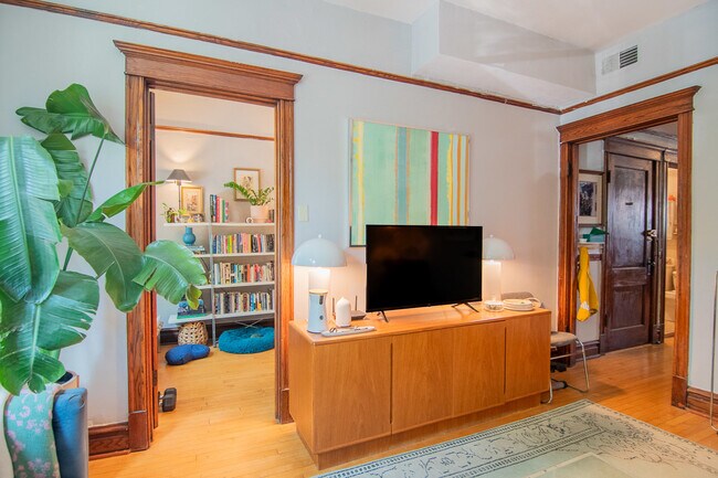 Foto del edificio - 883 N Marshfield Ave
