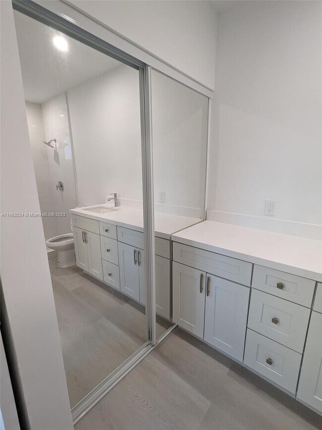 Foto del edificio - 220 Collins Ave