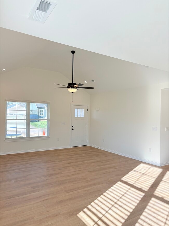 Building Photo - 1307 Helmsdale Ave