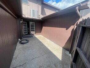 Building Photo - 4105 Vista Rd