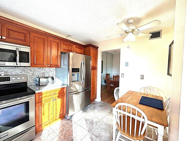 Building Photo - 3951 Via Poinciana