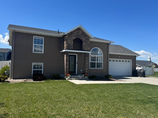 Building Photo - 3261 S 1500 W