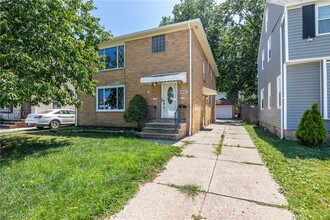 Building Photo - 8221 Pelham Dr