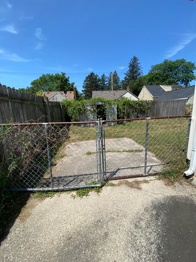 Building Photo - 1121 Hapeman St