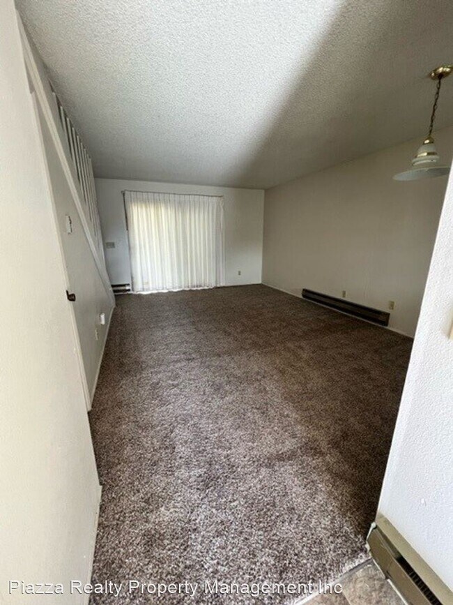 Building Photo - 2 br, 1.5 bath House - 540 N Pine St #12