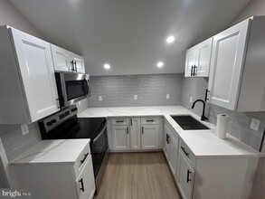 Building Photo - 71 Dreamland Park Dr