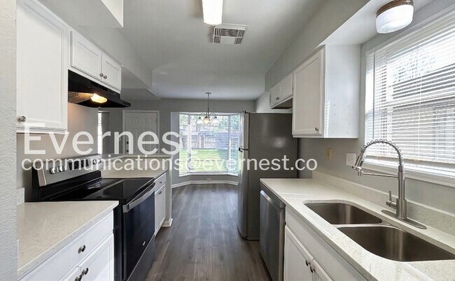 Foto del edificio - 6654 Laughlin Dr
