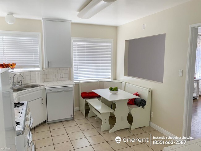 Foto del edificio - 14323 Burbank Blvd