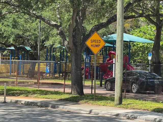 Foto del edificio - 2810 NW 8th Ct