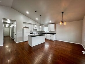 Building Photo - 1509 S 10th Ave