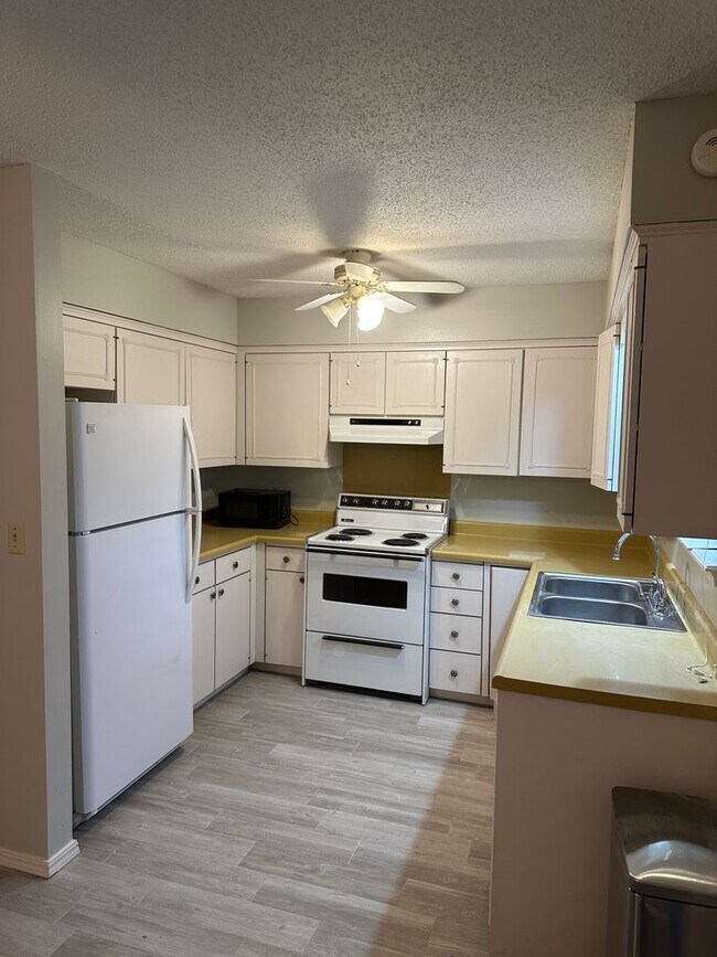 Foto del edificio - 2 Bed 2 Bath Condo