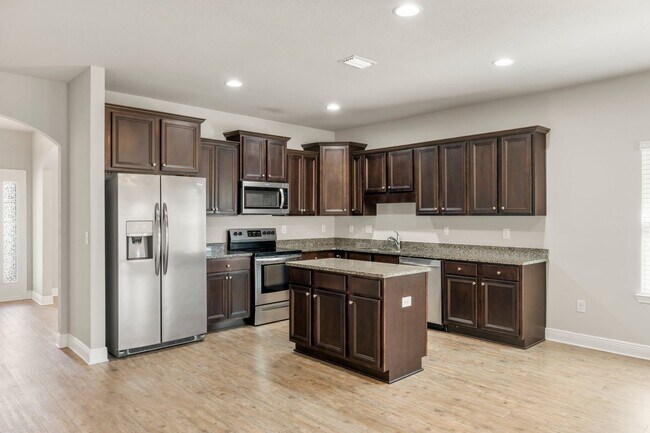 Building Photo - For Lease - Executive 3 BR/2 BA Home by No...