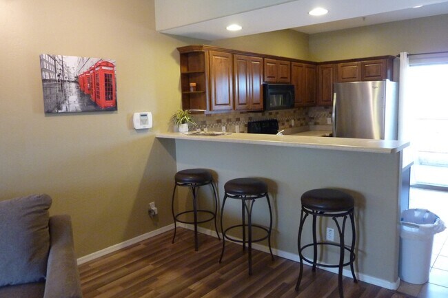 Breakfast Counter - 510 W University Dr
