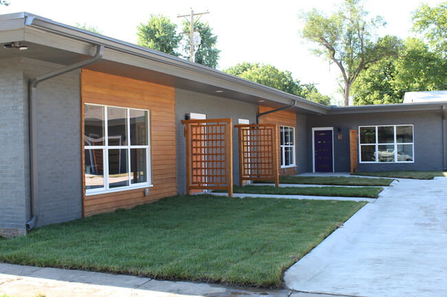 Building Photo - 209 N Park Ave