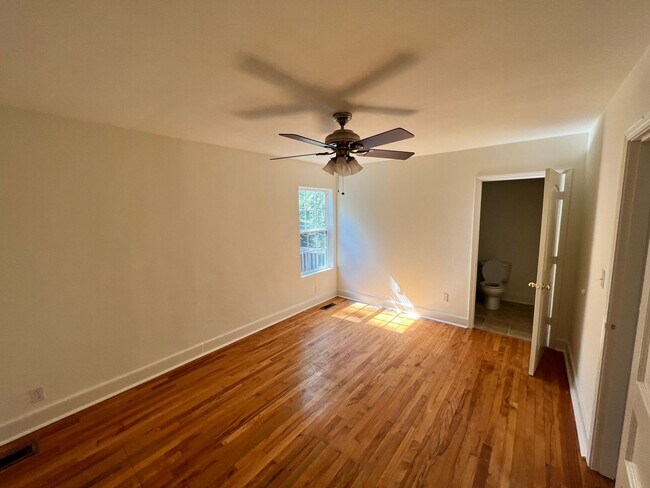 Photo - 2 bedroom 2 bathroom for rent! House