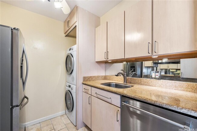 Building Photo - Fully Furnished Unit at Sought after Villa...