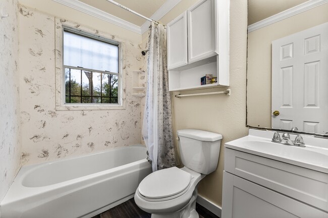 Building Photo - 820 Pecan Ave