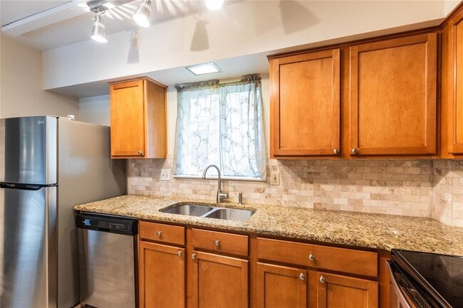 Building Photo - 2525 Turtle Creek Blvd